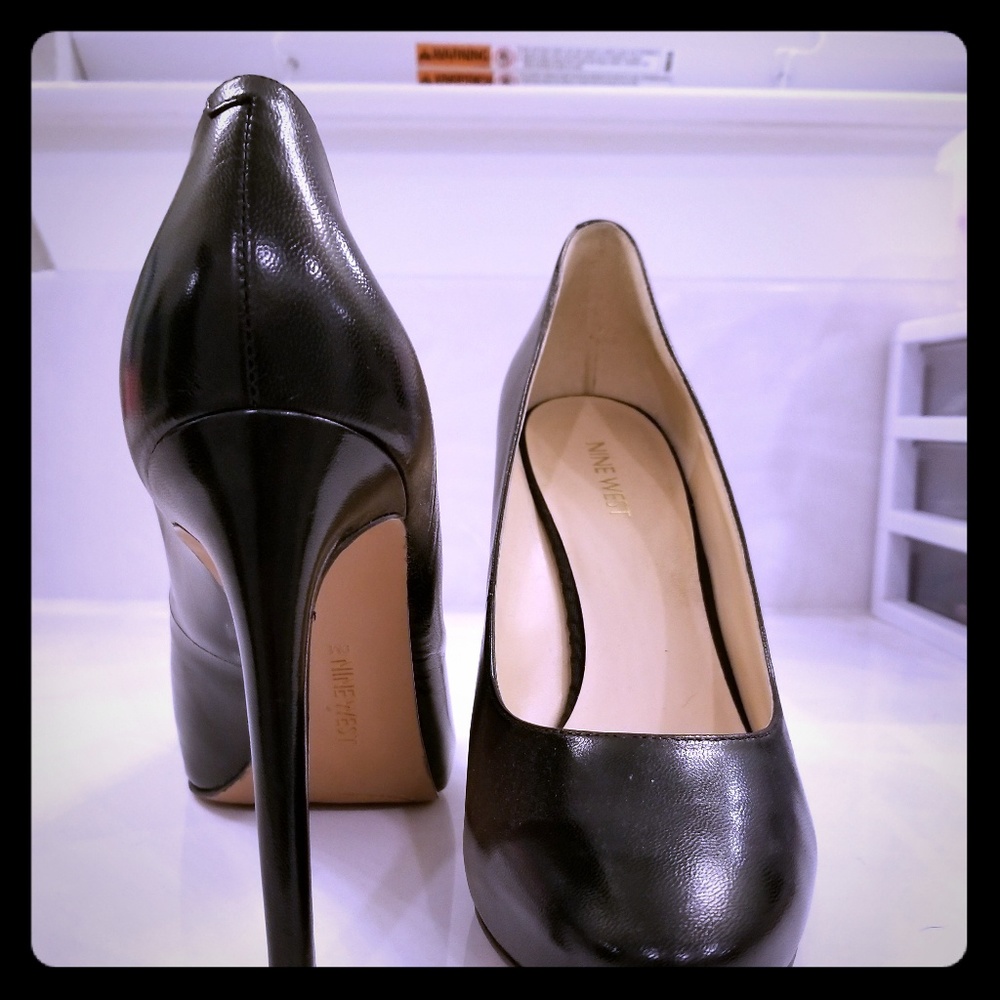 High heel round toe pumps